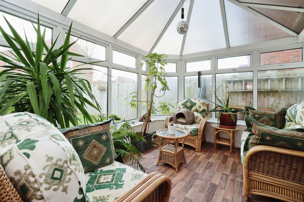 Property photo 3 of 16 Conservatory