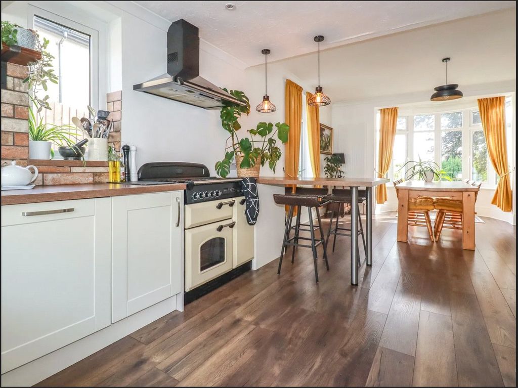 Property photo 2 of 19 Picture No. 21