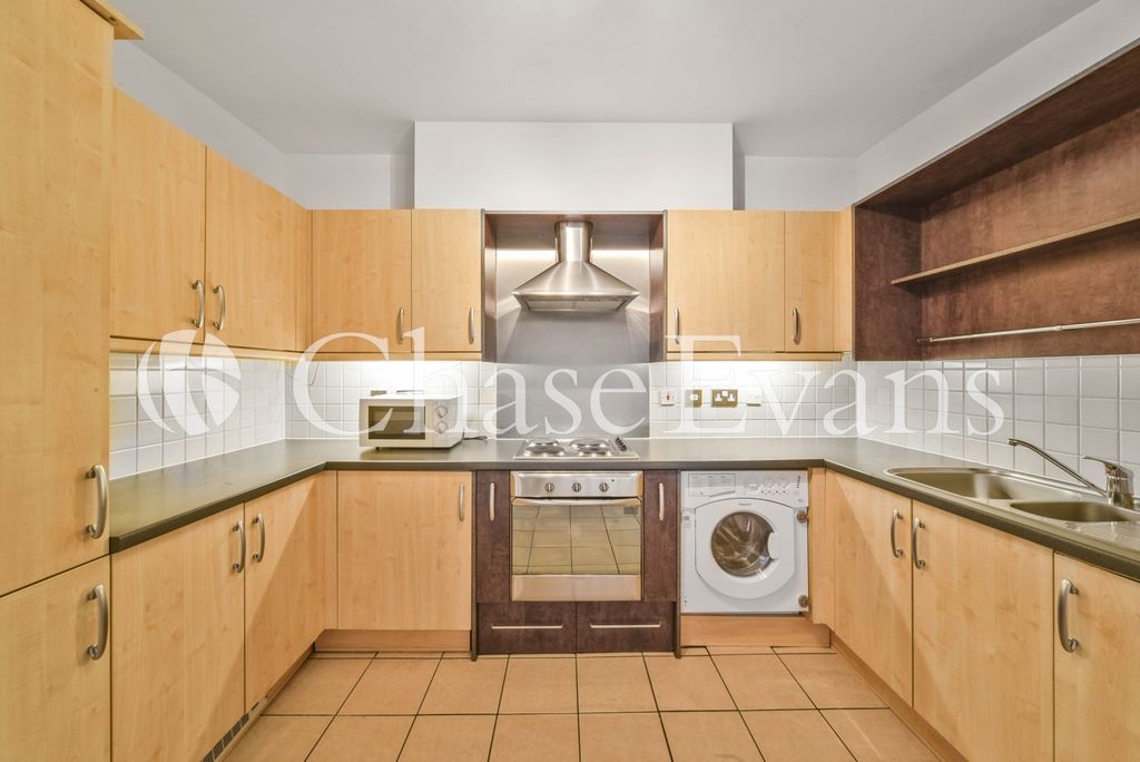 Property photo 2 of 17 St Davids Square, Is