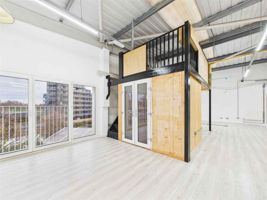 Property photo 3 of 17 Cam04237G0-Pr0244-Still002.Jpg