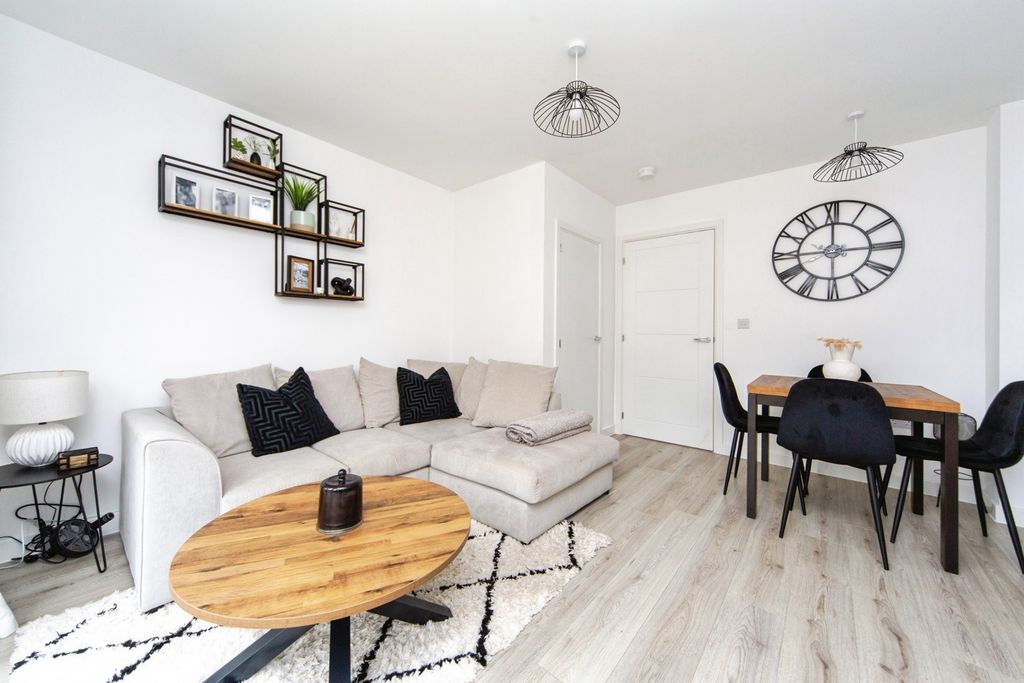 Property photo 2 of 18 Pbox-Img.Jpg
