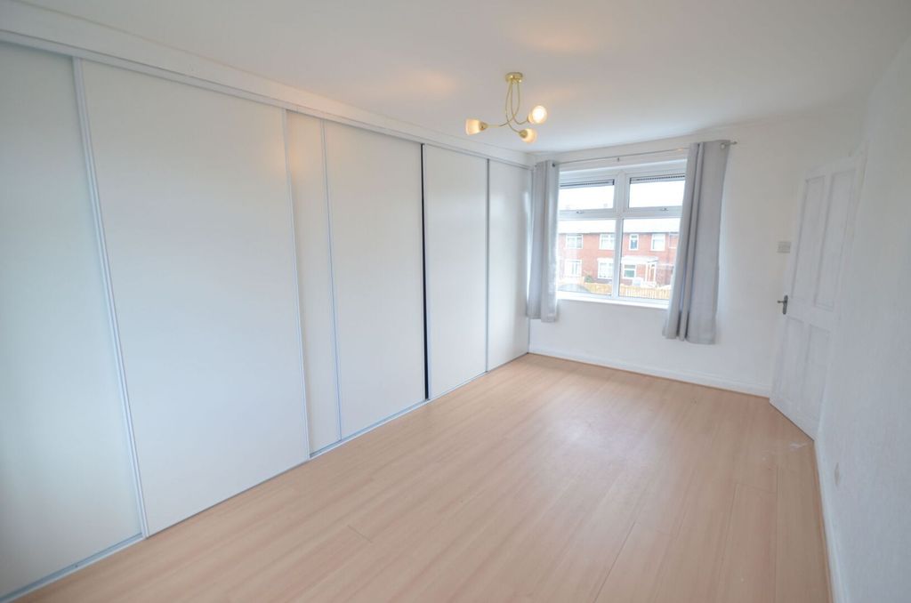 Property photo 3 of 14 Photo 11