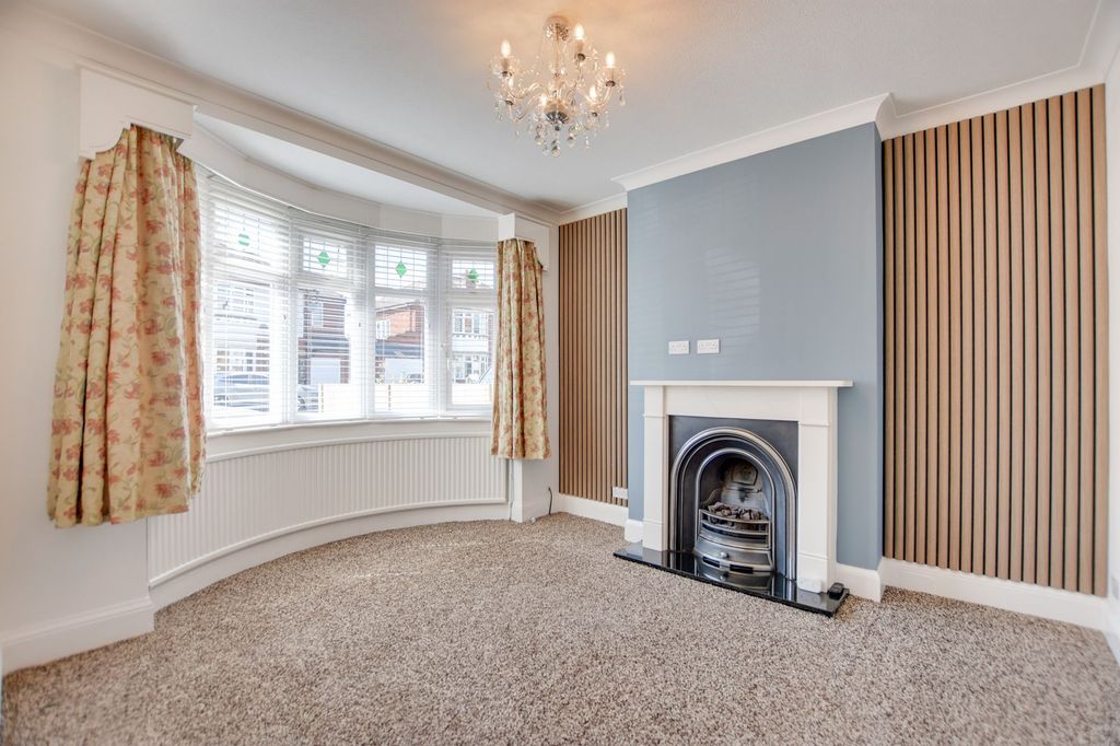 Property photo 2 of 34