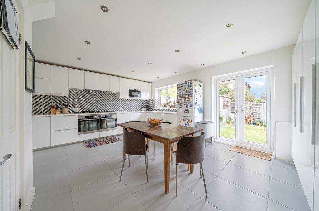 Property photo 2 of 22 1290699-11-682645A1d1311-Arw-1