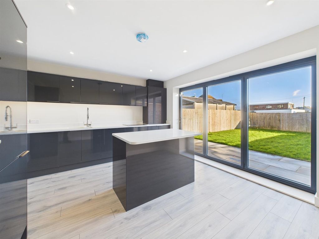 Property photo 2 of 27 Kitchen/Breakfast Room