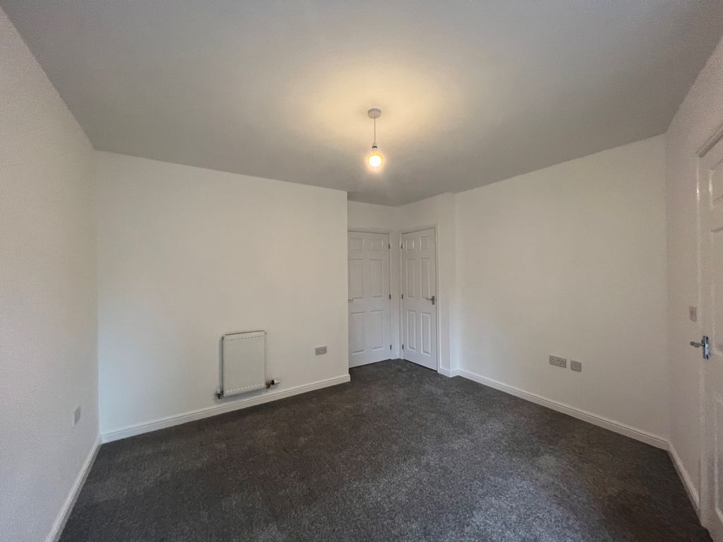 Property photo 3 of 16 Living Room