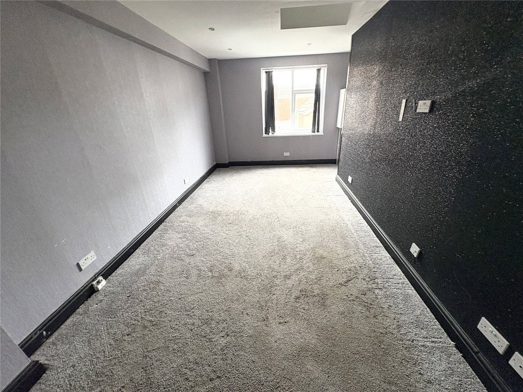 Property photo 2 of 12 Picture No. 03