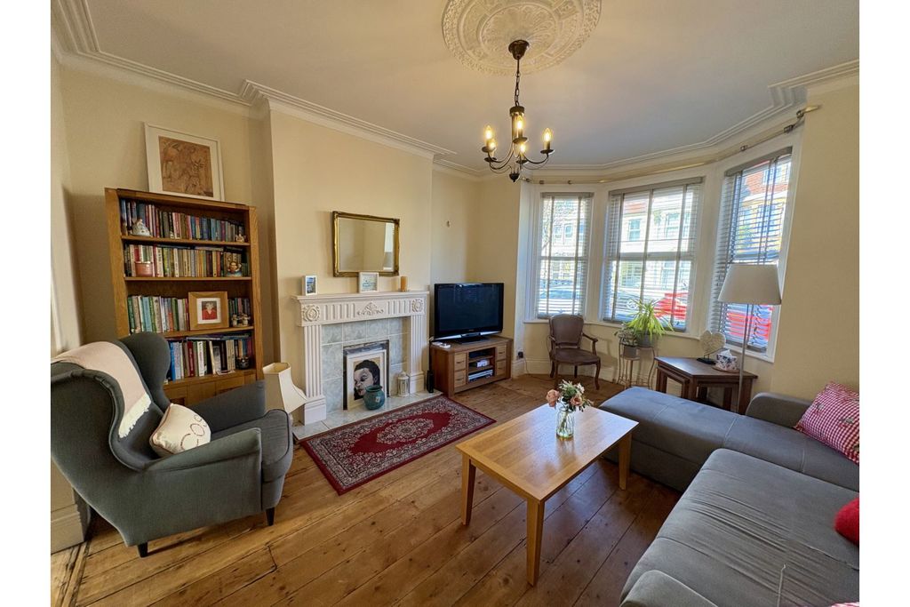 Property photo 2 of 20