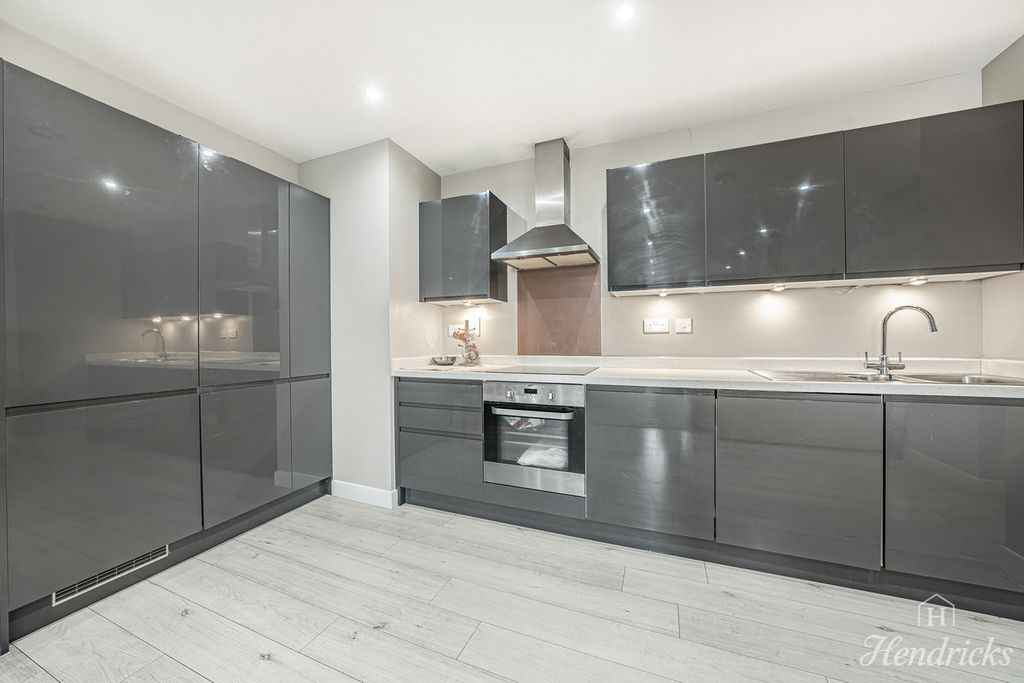 Property photo 3 of 31