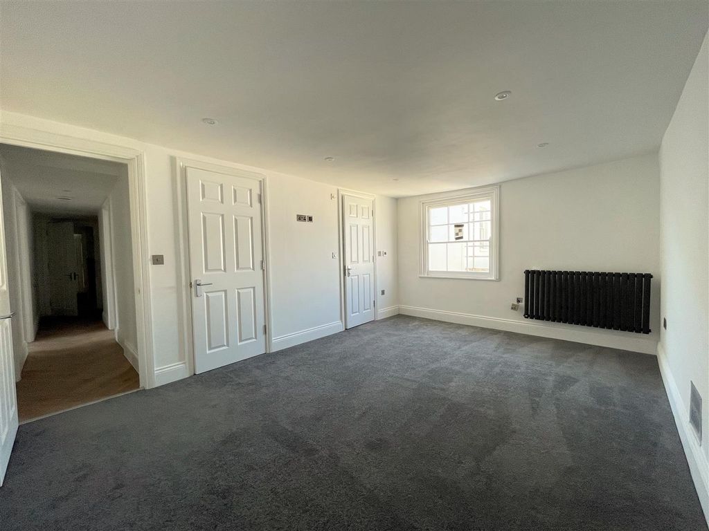 Property photo 2 of 10 Master Bedroom