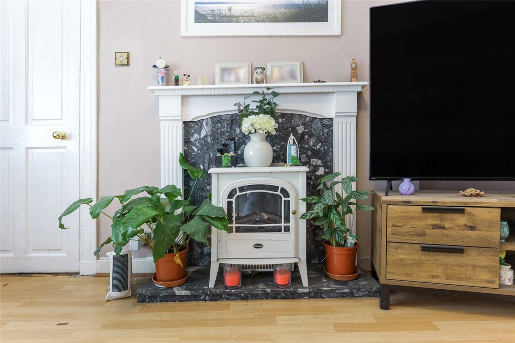 Property photo 3 of 20 Picture No. 05