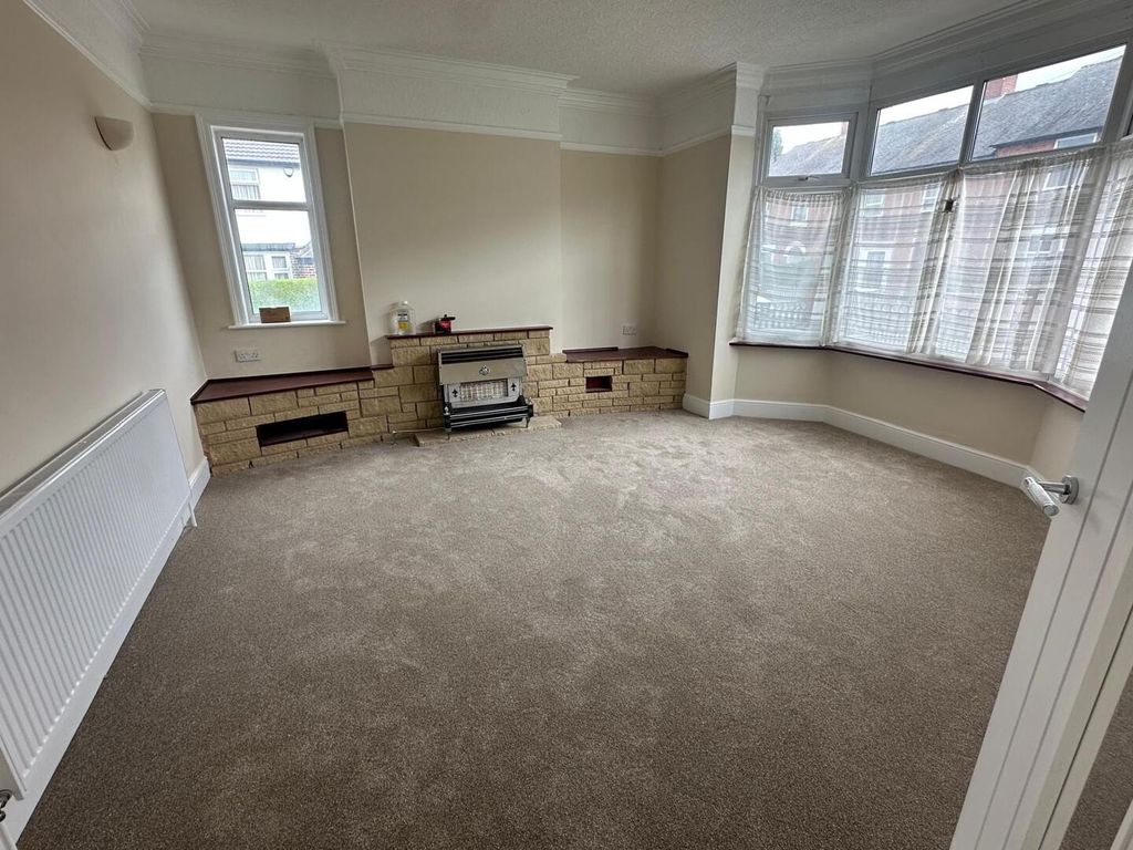 Property photo 3 of 11 Living Room
