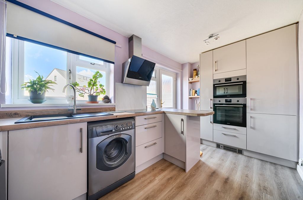 Property photo 1 of 20 Kitchen