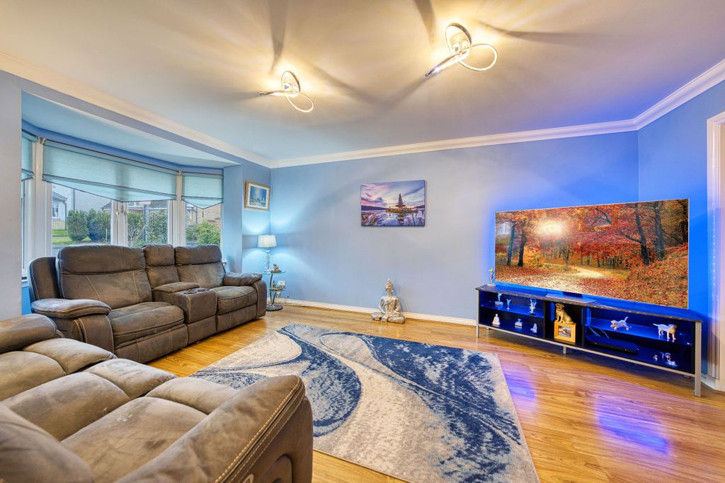 Property photo 2 of 28