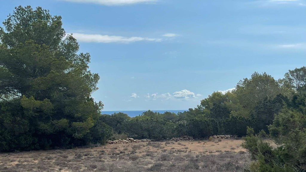 Property photo 1 of 3