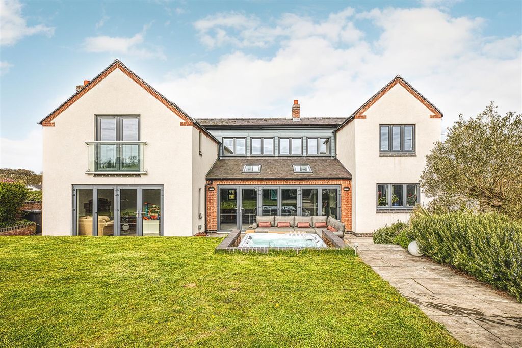 Property photo 2 of 33 E92A6174_Hdr.Jpg