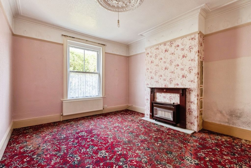 Property photo 3 of 18 Pbox-Img.Jpg