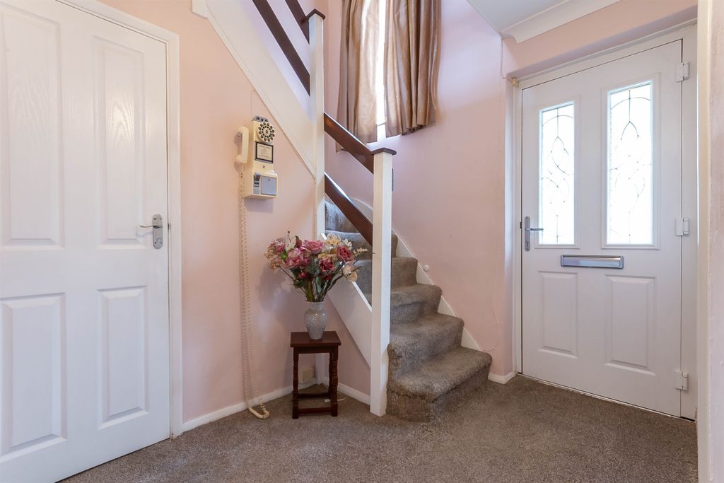 Property photo 2 of 14 Entrance Porch
