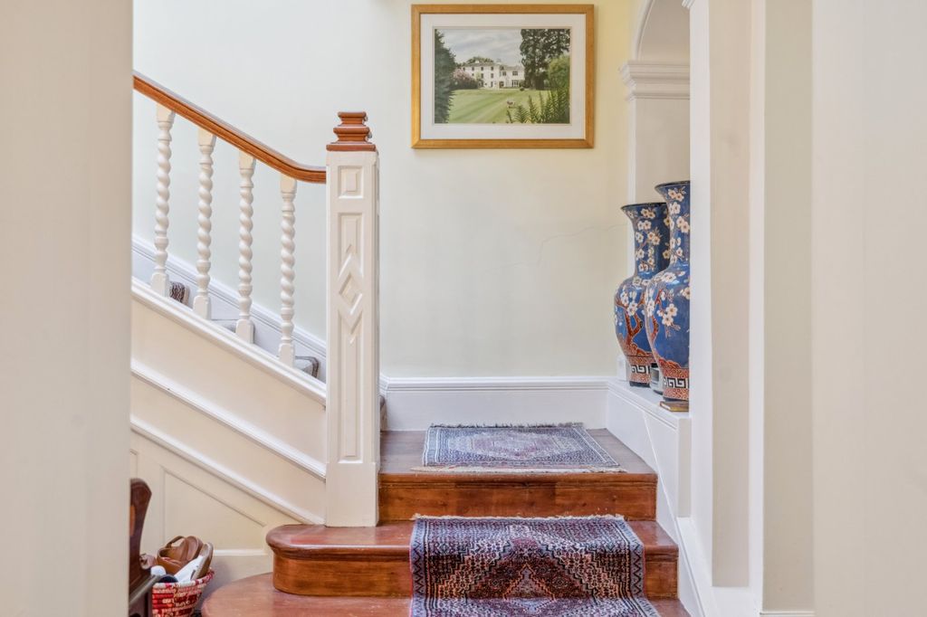 Property photo 3 of 34 Staircase