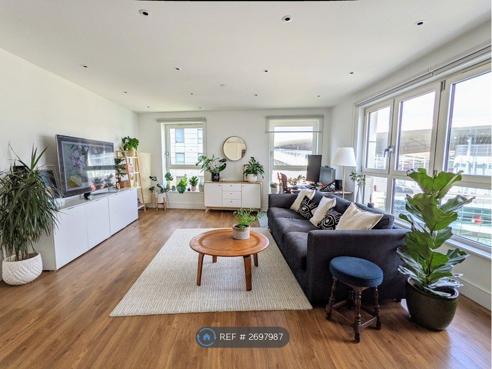 Property photo 1 of 13 Living Room