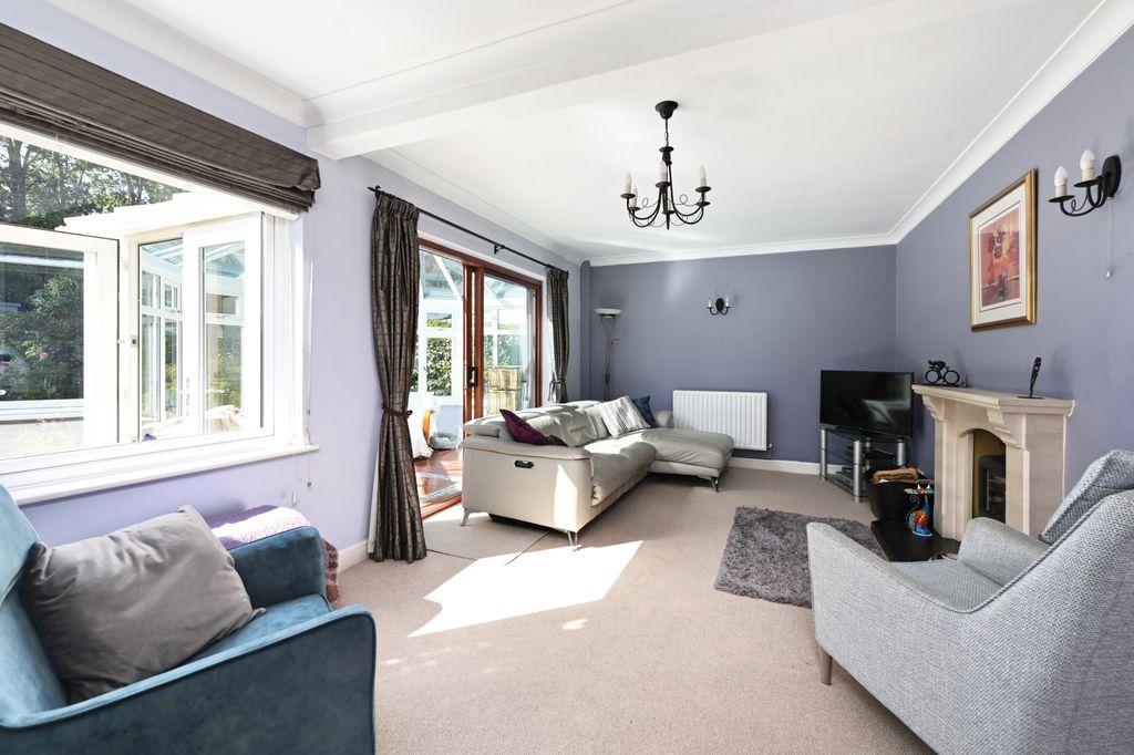 Property photo 2 of 14 52 Frogmore Park Drive (1)