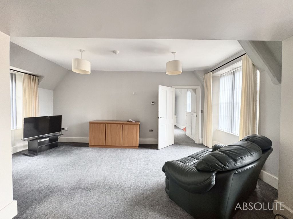 Property photo 2 of 37