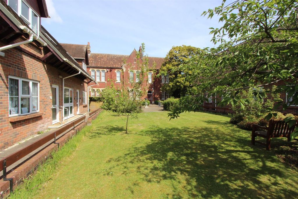 Property photo 3 of 9