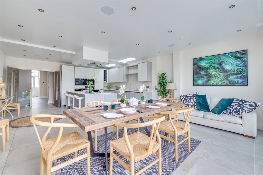 Property photo 3 of 30 Picture No. 05