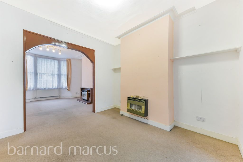 Property photo 3 of 12