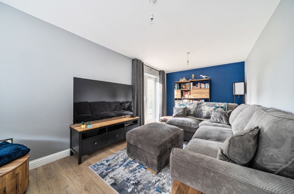 Property photo 2 of 26 1429449-10-69Bdb0E46B007