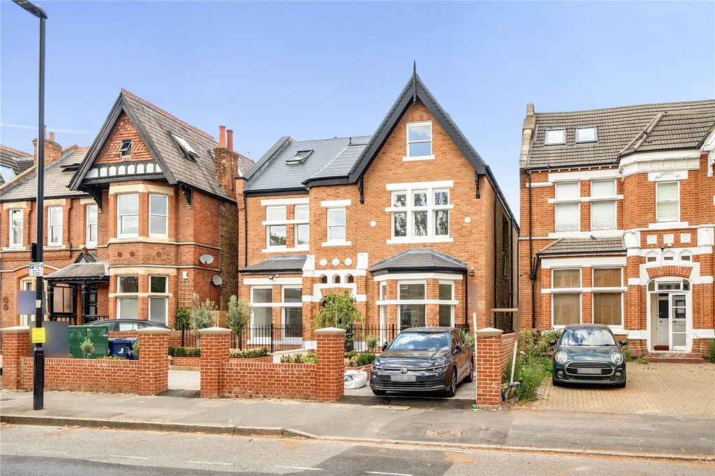 Property photo 3 of 11 Picture No. 12