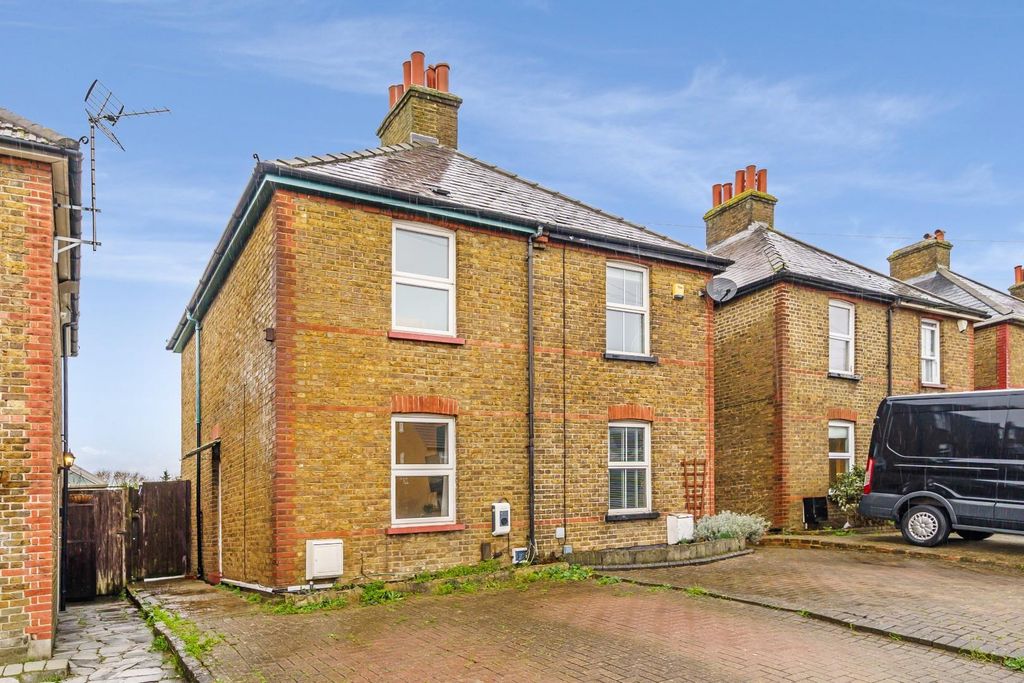 Property photo 1 of 15 Kingston Road