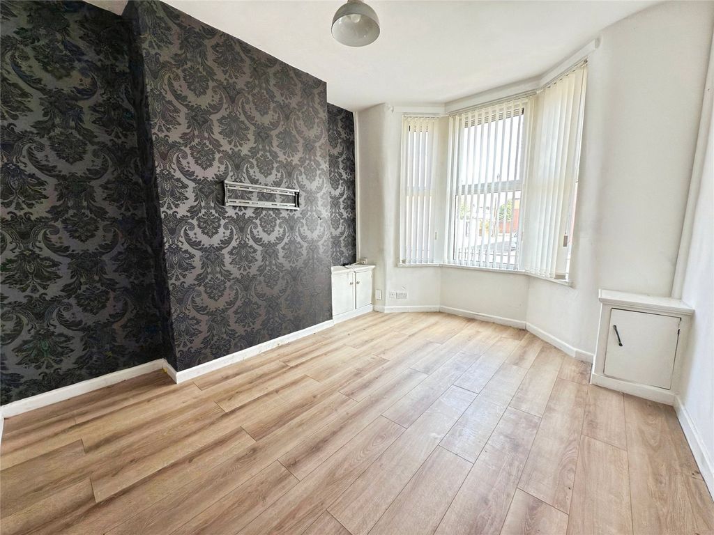 Property photo 2 of 11 Picture No. 08