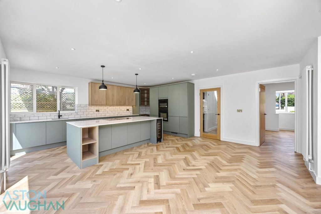 Property photo 1 of 30 Ridgeside Ave -004.Jpg