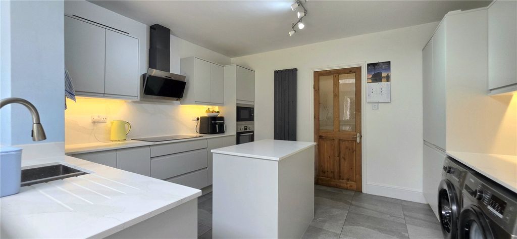 Property photo 3 of 22 Picture No. 17