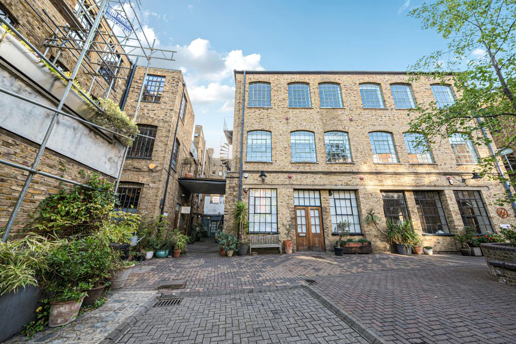 Property photo 2 of 21 13455133468c28A66930A8Arw1.Jpg