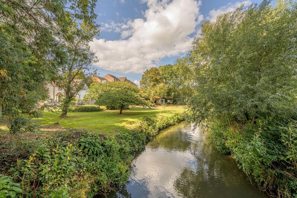 Property photo 2 of 33
