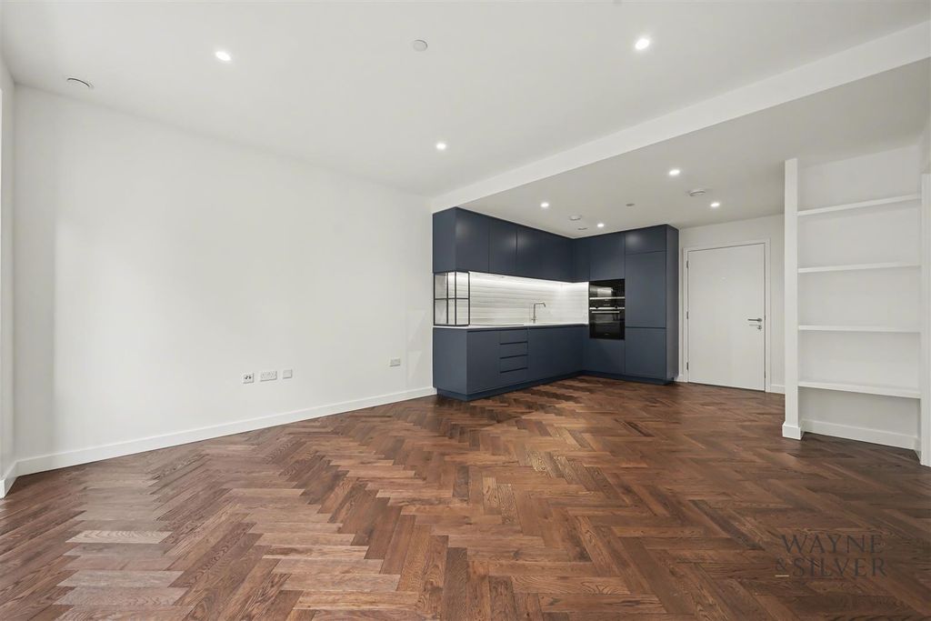 Property photo 3 of 17 F-06-03