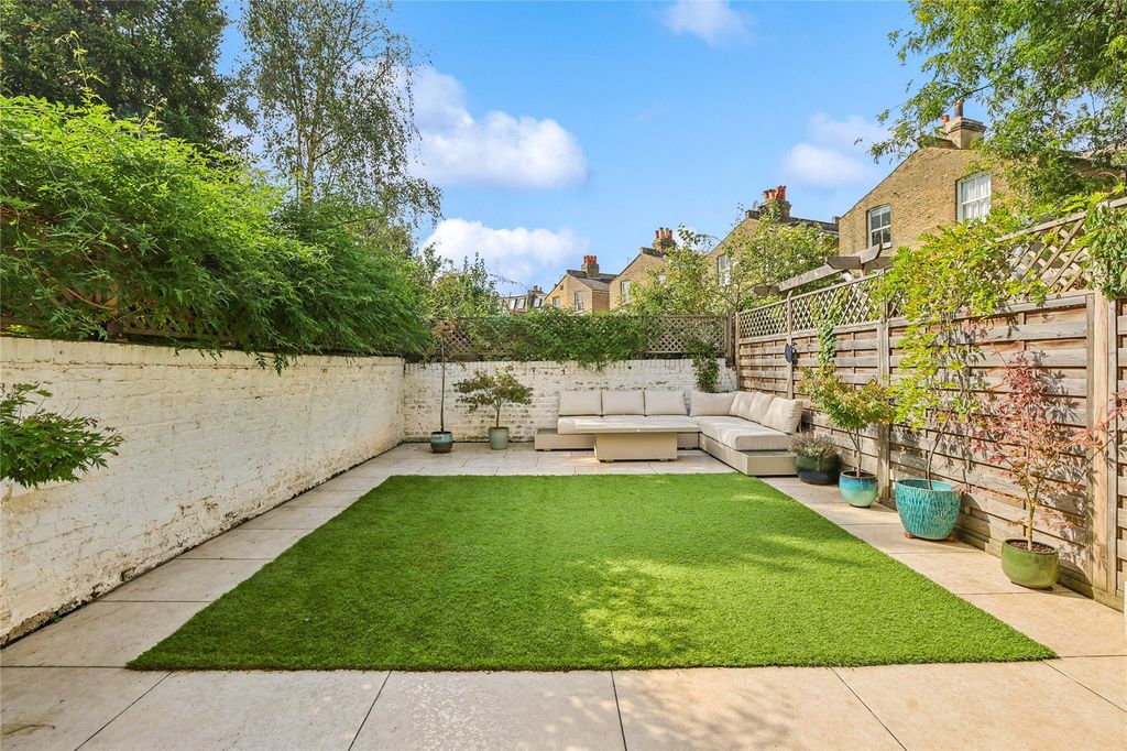 Property photo 3 of 15 Garden