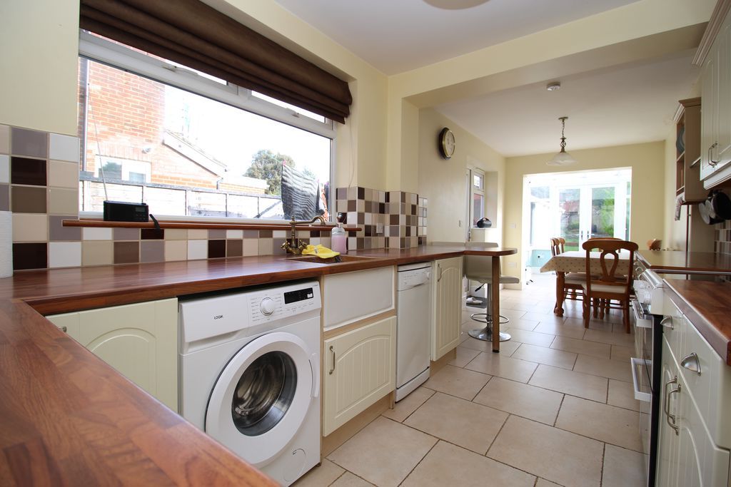 Property photo 2 of 16 Kitchen