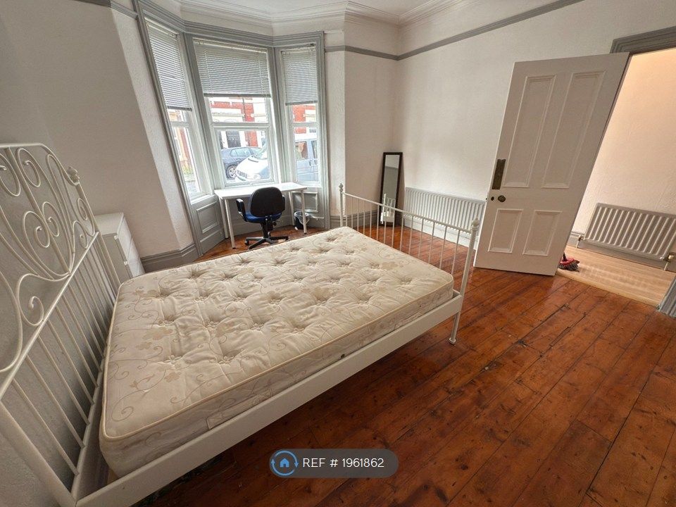 Property photo 2 of 13 Bedroom 1