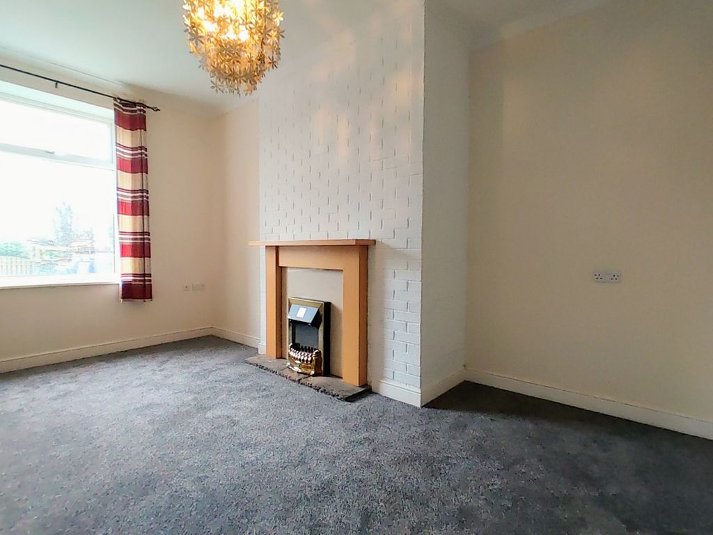 Property photo 3 of 12 Lounge