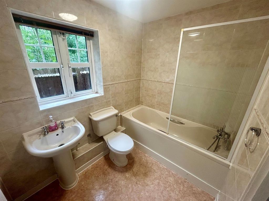 Property photo 3 of 8 Bathroom 24 - Copy.Jpg