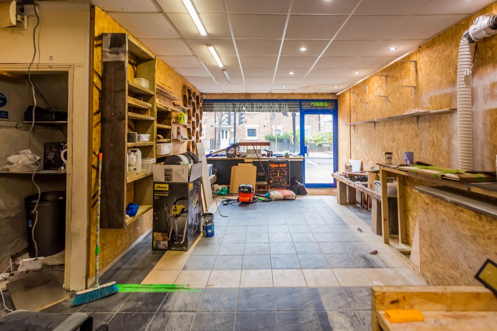 Property photo 2 of 12 Shop Room