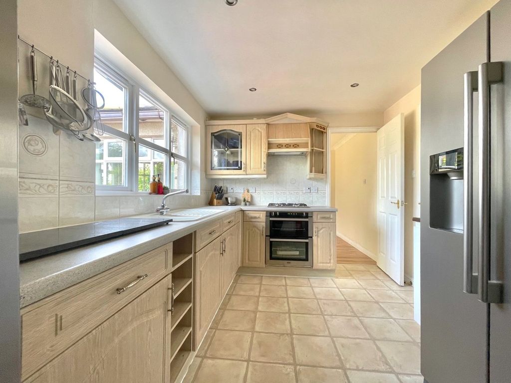 Property photo 3 of 34