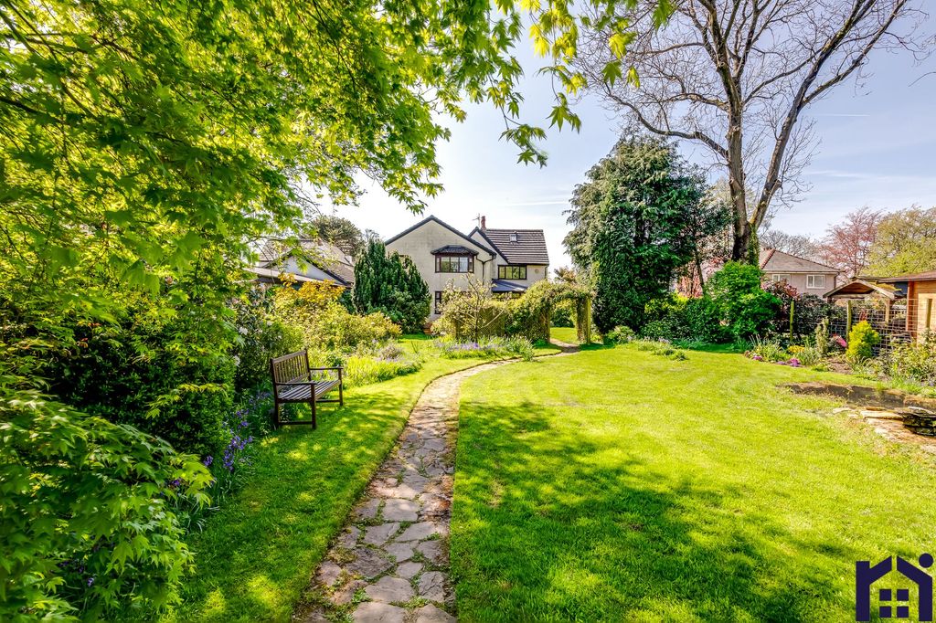 Property photo 1 of 46 Middle Garden
