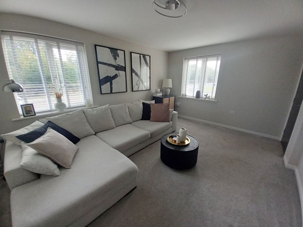 Property photo 3 of 22 Lounge