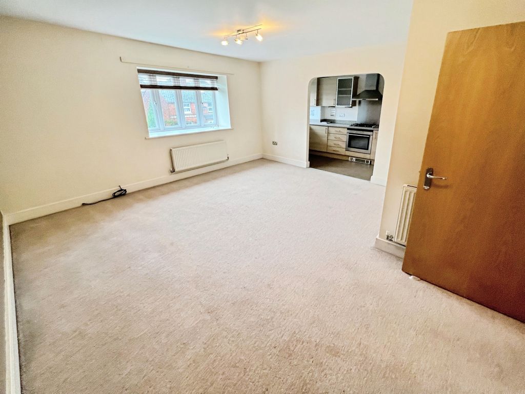 Property photo 3 of 8 Lounge/Dining Room