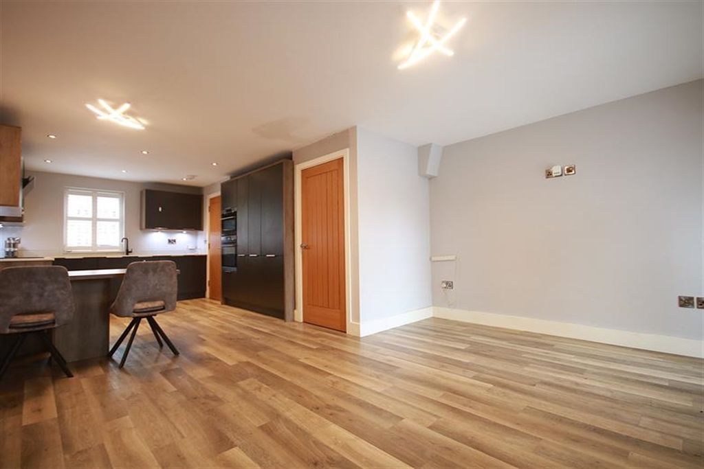 Property photo 1 of 13 (Main)