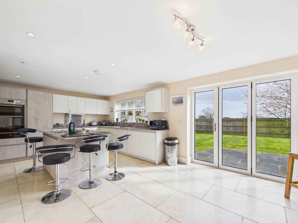 Property photo 3 of 37